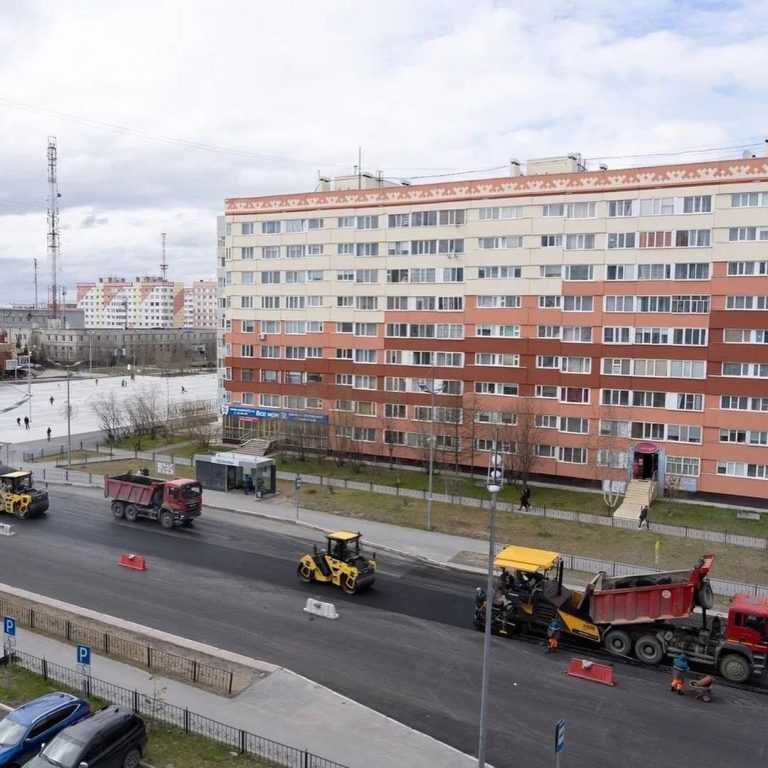 Проспект новый уренгой. Ленинградский проспект 3а новый Уренгой. Ленинградский проспект новый Уренгой фото. Детская площадка новый Уренгой Ленинградский проспект 8. Уренгойдорстрой общежитие.